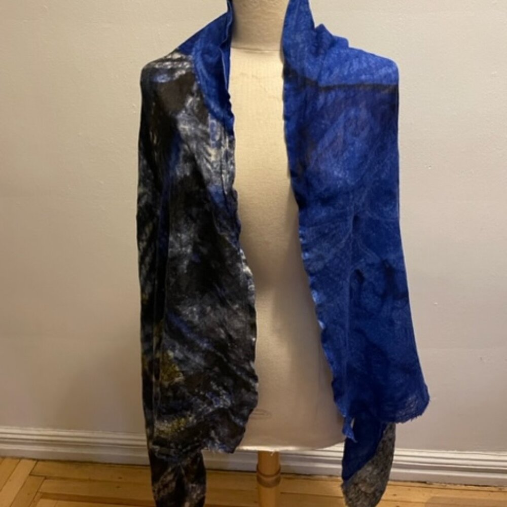 Silk & Cashmere lightweight printed shawl in silk and cashmere in blue and grey
